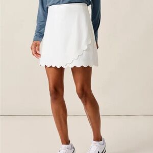 Johnnie-O Sienna Scalloped Performance Skirt. Size M. New with tags